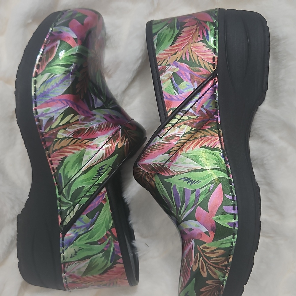 Dansko Professional Tropical Garden Patent Leather Clogs | XP 2.0 | EU 39 - Picture 2 of 9